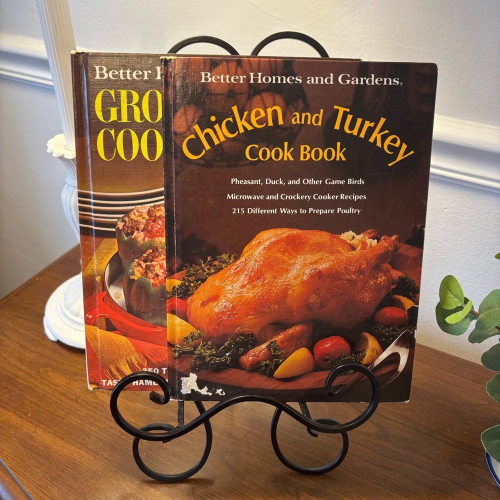 Better Homes and Gardens Chicken and Turkey Cook Book with Black Stand